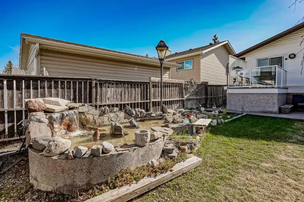 13 Taraglen Road NE Calgary AB T3J 2N7