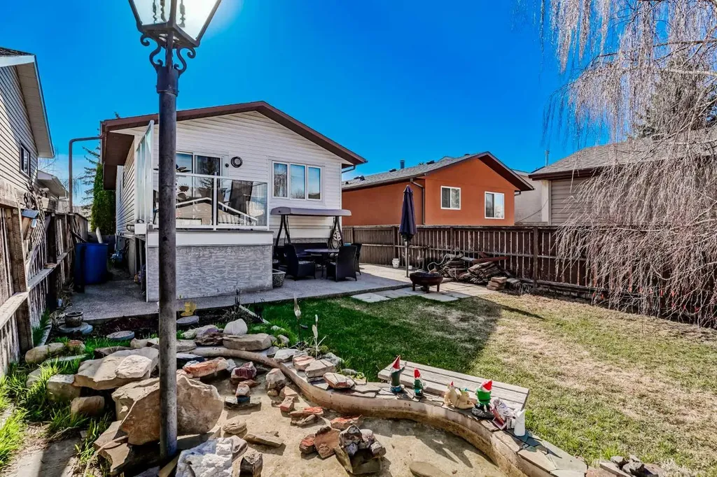 13 Taraglen Road NE Calgary AB T3J 2N7