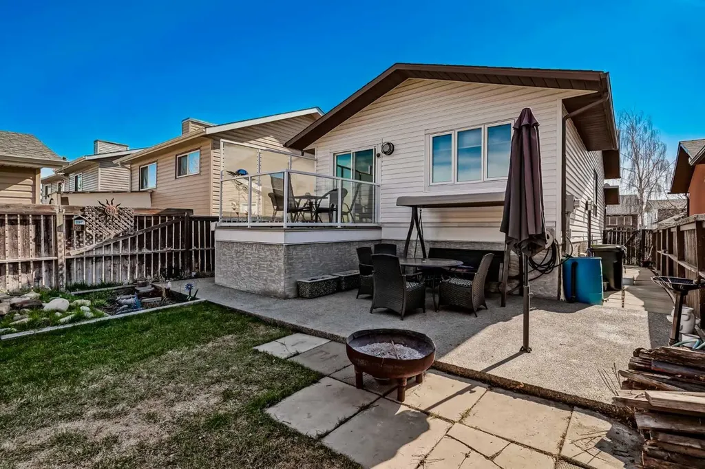 13 Taraglen Road NE Calgary AB T3J 2N7