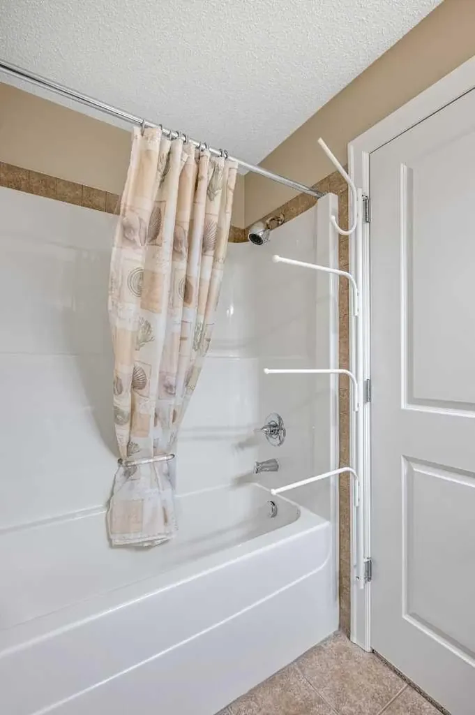 88 Arbour Lake Road NW Calgary AB T3G 0C2