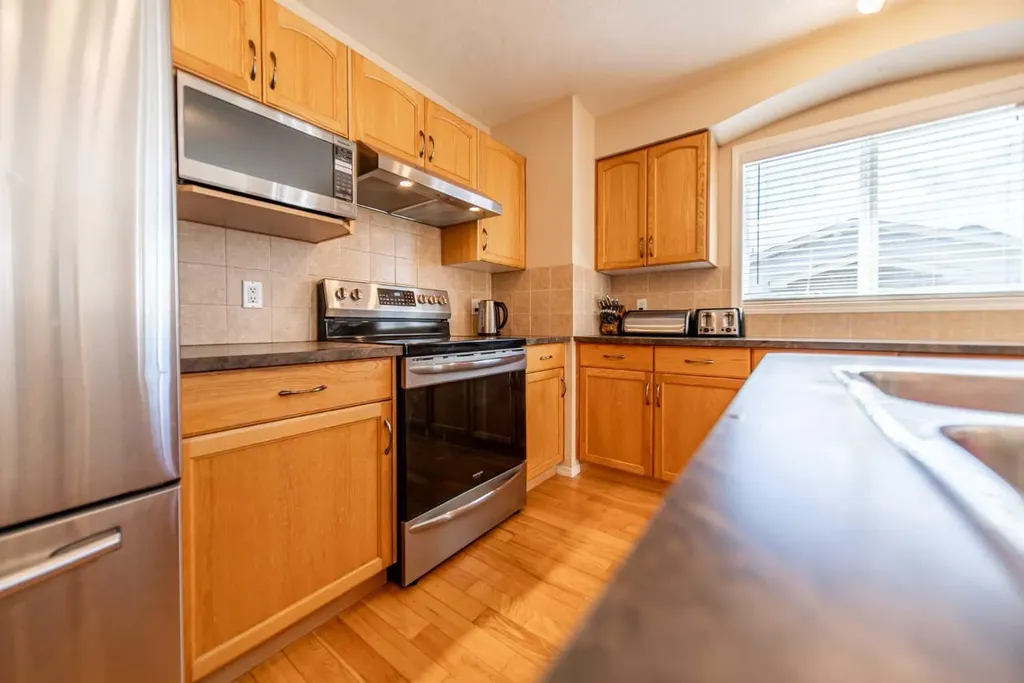 131 Everglen Rise SW Calgary AB T2Y4Z2