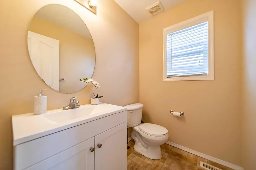 131 Everglen Rise SW Calgary AB T2Y4Z2