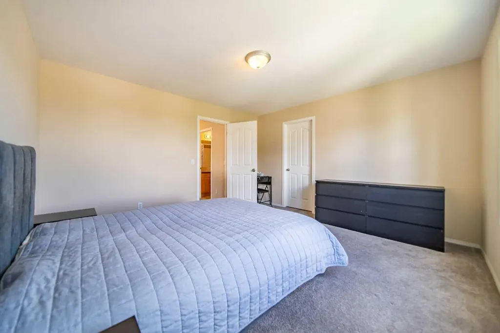 131 Everglen Rise SW Calgary AB T2Y4Z2