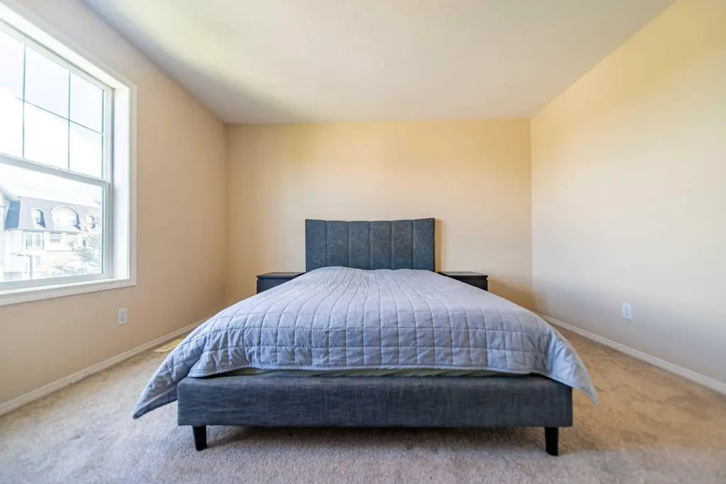 131 Everglen Rise SW Calgary AB T2Y4Z2