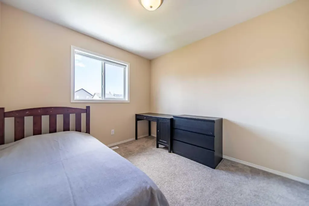 131 Everglen Rise SW Calgary AB T2Y4Z2