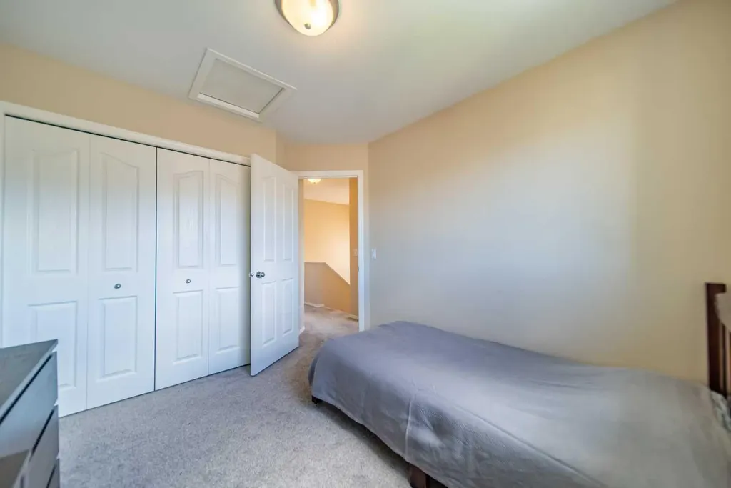 131 Everglen Rise SW Calgary AB T2Y4Z2