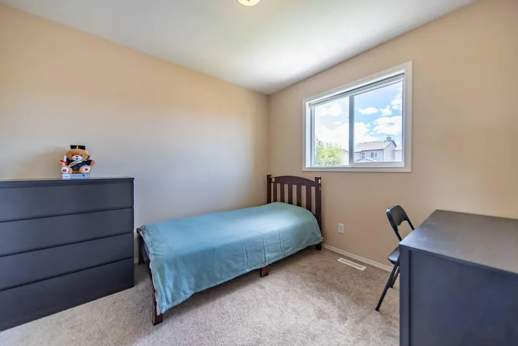 131 Everglen Rise SW Calgary AB T2Y4Z2