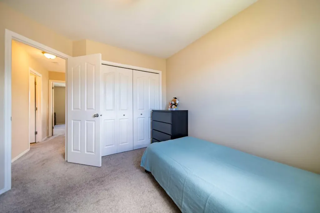 131 Everglen Rise SW Calgary AB T2Y4Z2