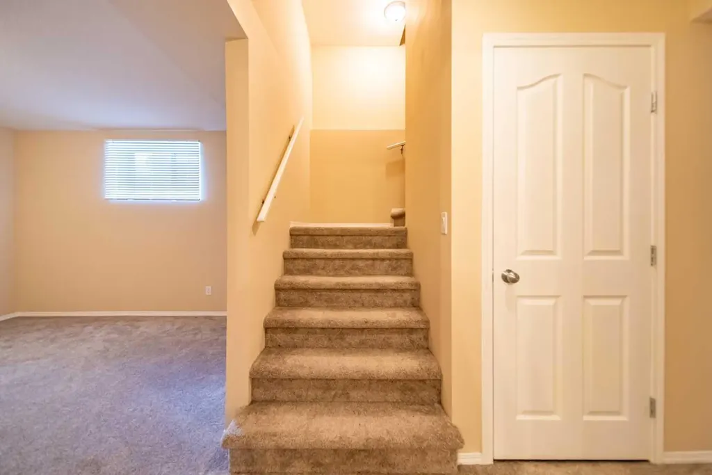 131 Everglen Rise SW Calgary AB T2Y4Z2