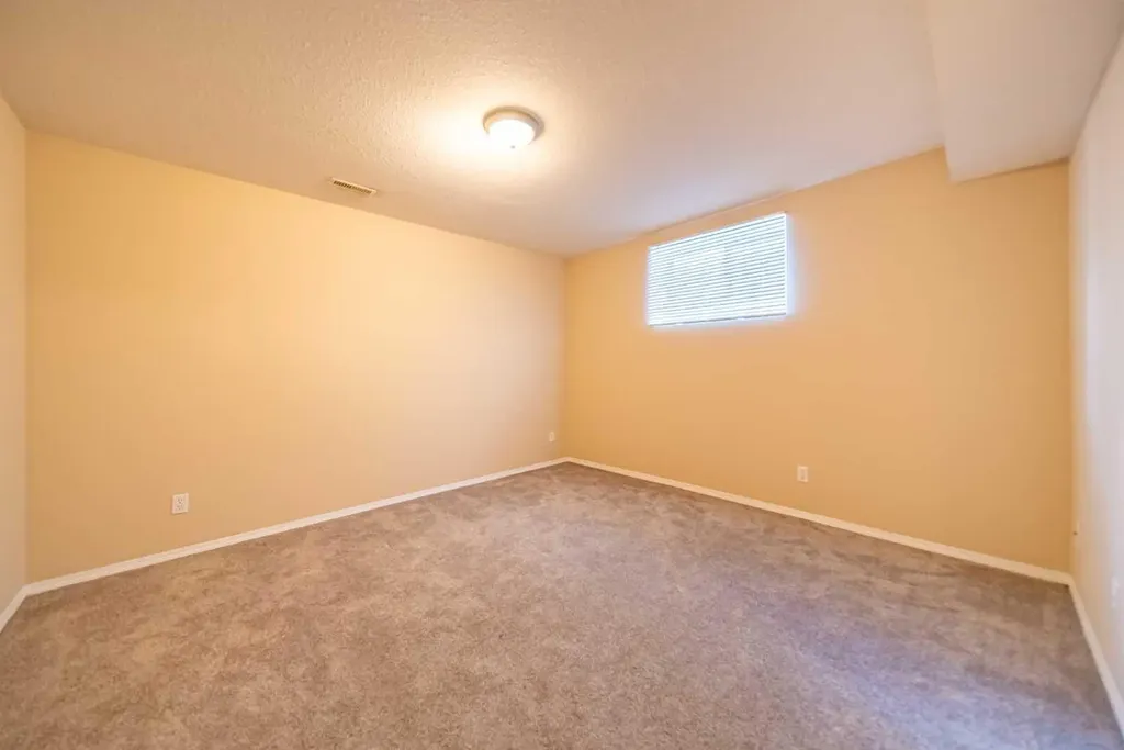 131 Everglen Rise SW Calgary AB T2Y4Z2