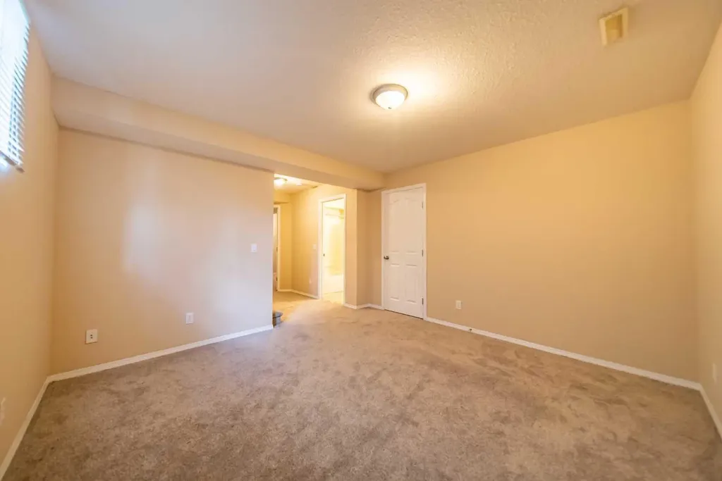 131 Everglen Rise SW Calgary AB T2Y4Z2
