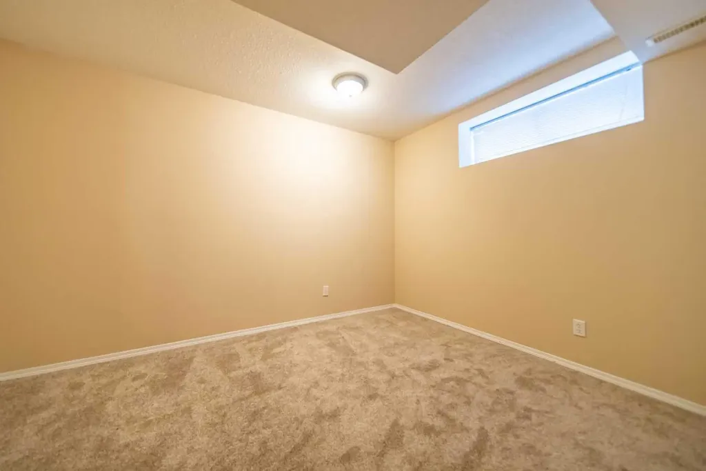 131 Everglen Rise SW Calgary AB T2Y4Z2