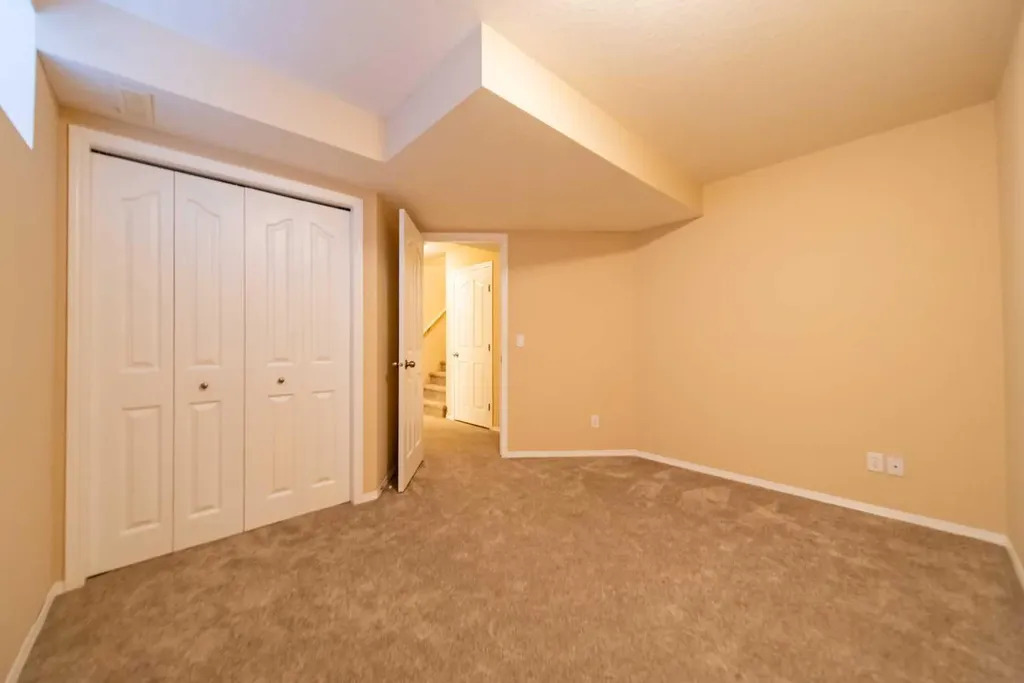 131 Everglen Rise SW Calgary AB T2Y4Z2
