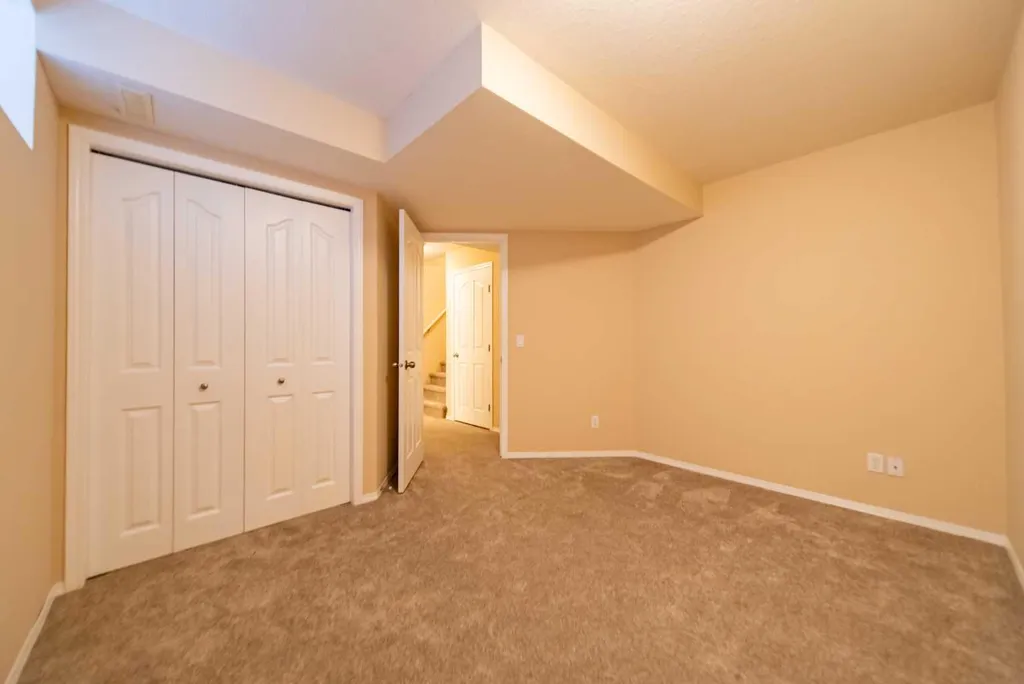 131 Everglen Rise SW Calgary AB T2Y4Z2