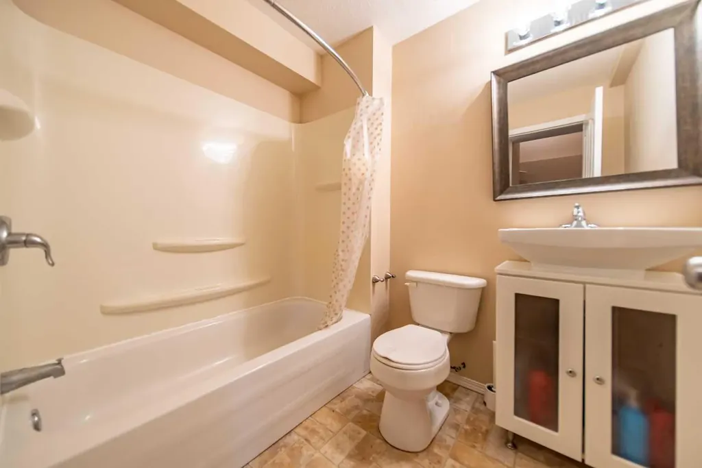 131 Everglen Rise SW Calgary AB T2Y4Z2