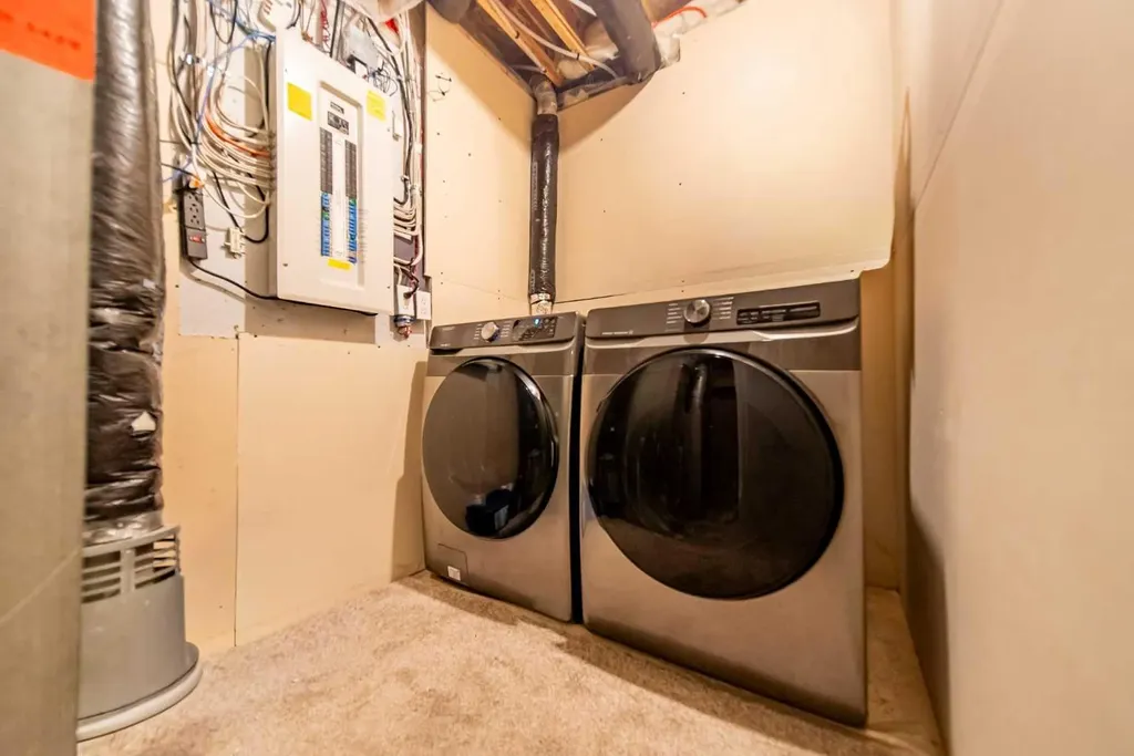 131 Everglen Rise SW Calgary AB T2Y4Z2