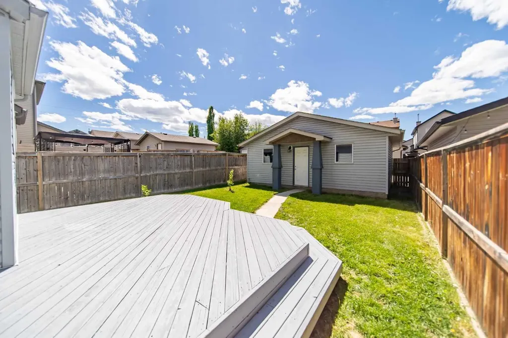 131 Everglen Rise SW Calgary AB T2Y4Z2