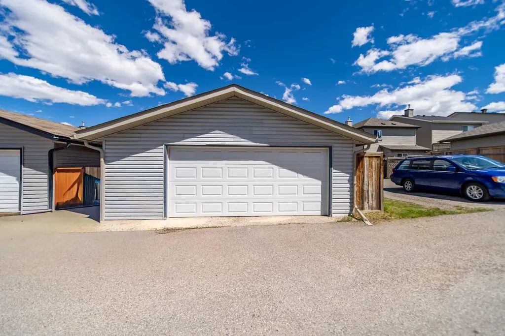 131 Everglen Rise SW Calgary AB T2Y4Z2