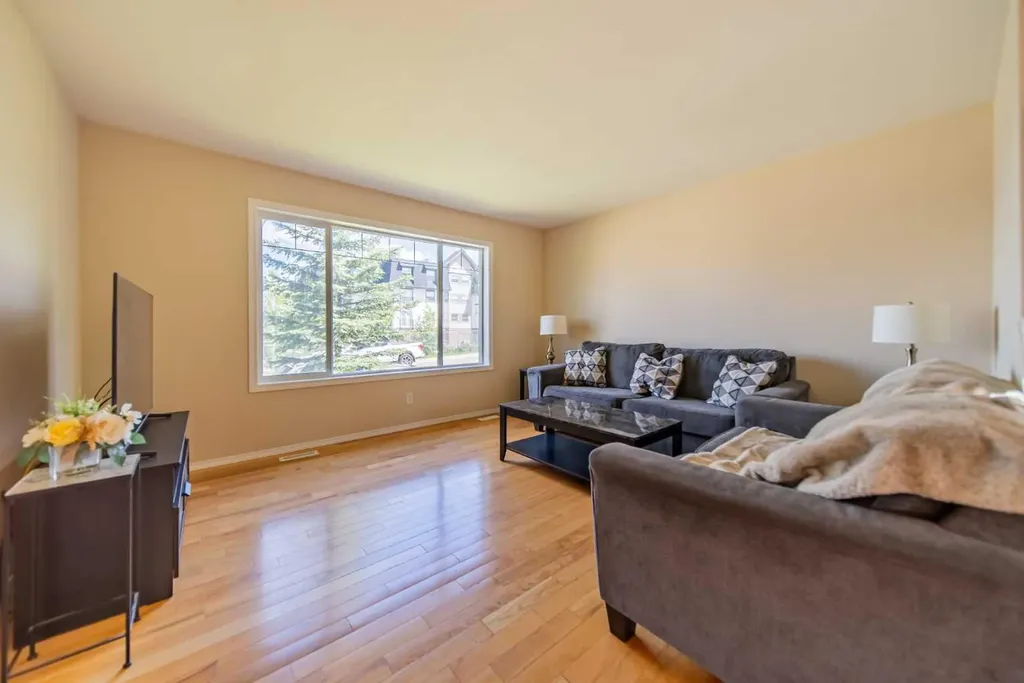 131 Everglen Rise SW Calgary AB T2Y4Z2