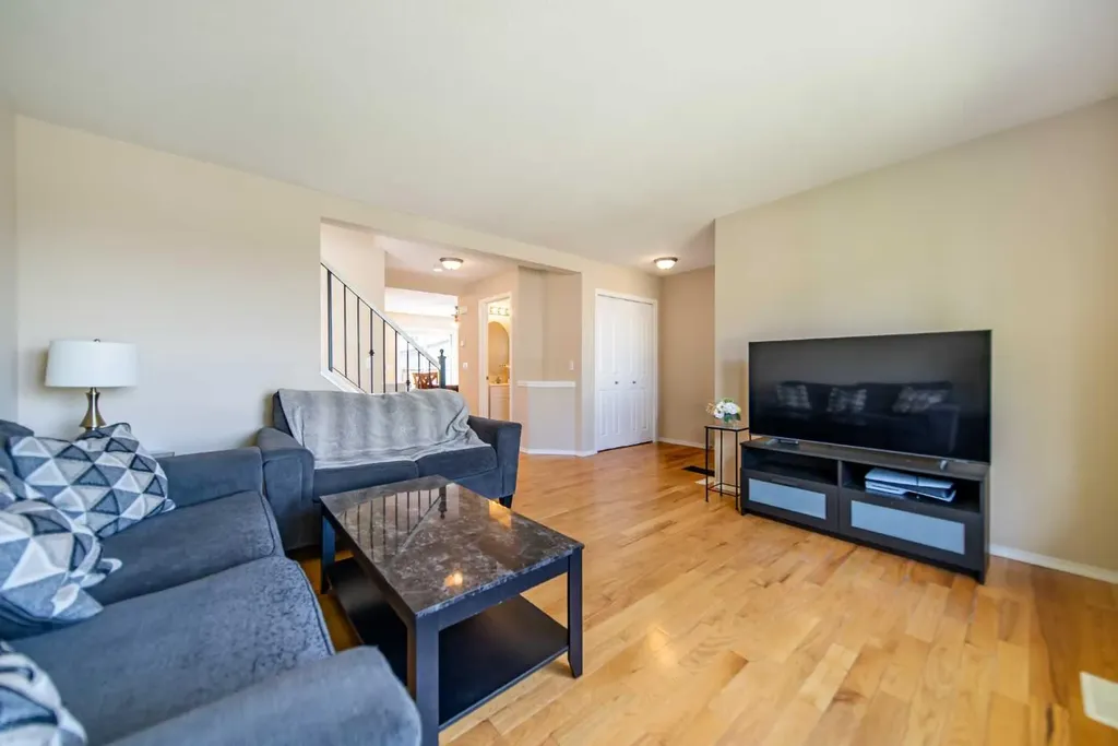 131 Everglen Rise SW Calgary AB T2Y4Z2