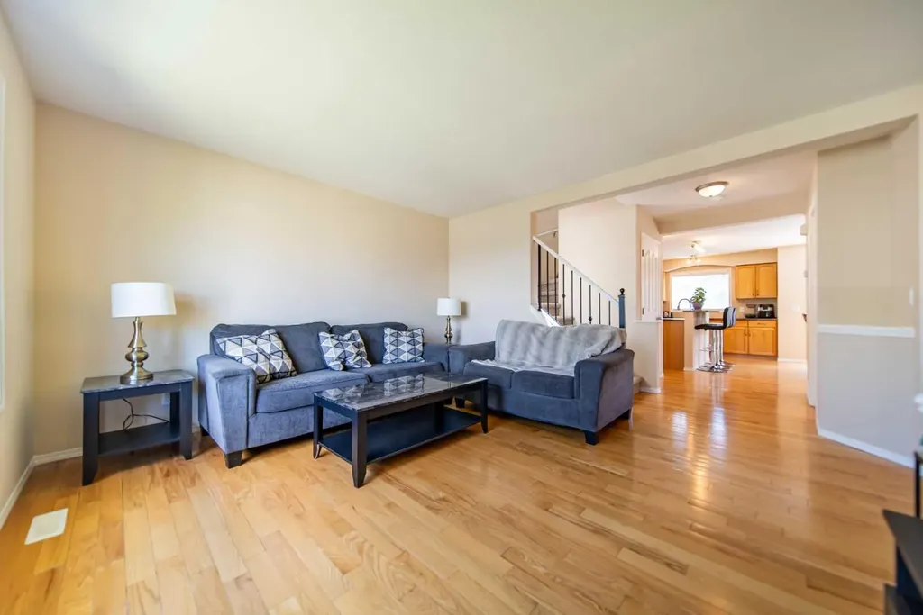 131 Everglen Rise SW Calgary AB T2Y4Z2