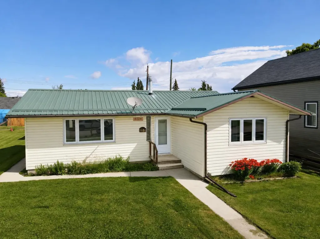 5114 47 Avenue W Mayerthorpe AB T0E1N0