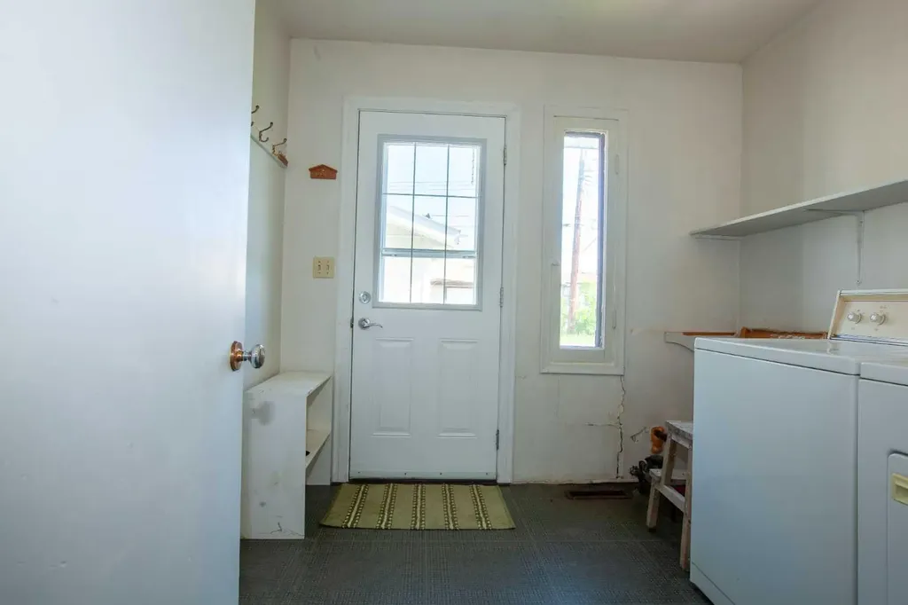 5114 47 Avenue W Mayerthorpe AB T0E1N0