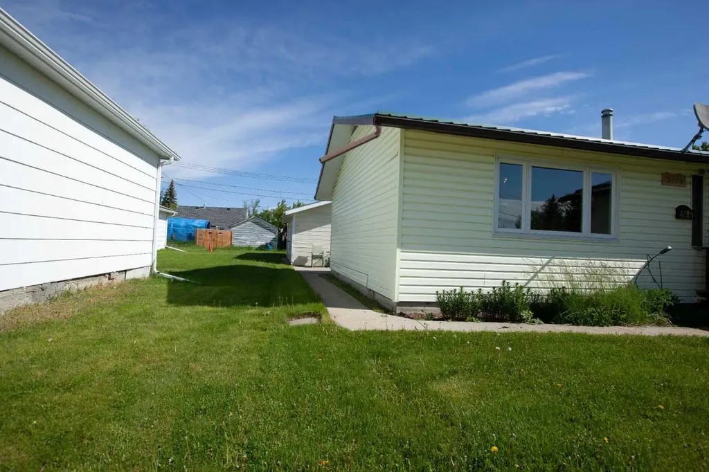 5114 47 Avenue W Mayerthorpe AB T0E1N0