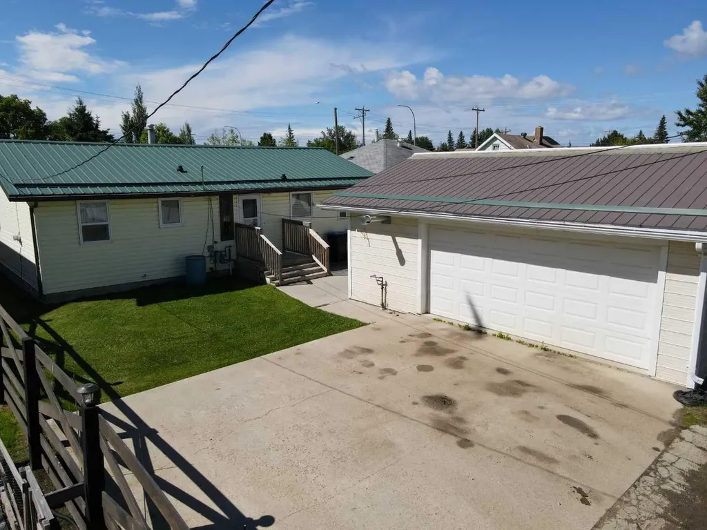 5114 47 Avenue W Mayerthorpe AB T0E1N0