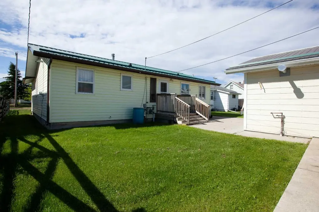 5114 47 Avenue W Mayerthorpe AB T0E1N0