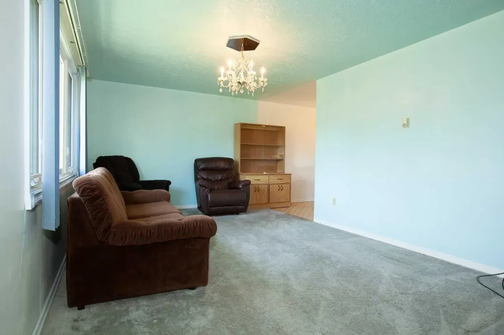 5114 47 Avenue W Mayerthorpe AB T0E1N0