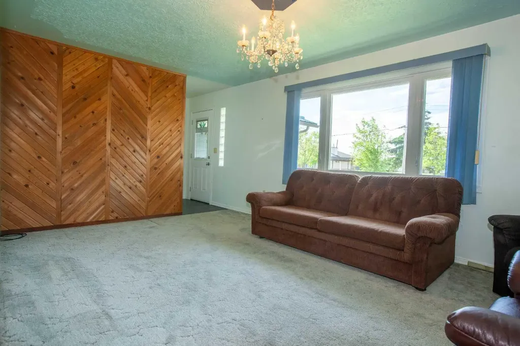 5114 47 Avenue W Mayerthorpe AB T0E1N0