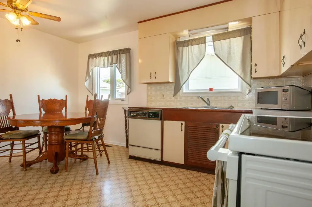5114 47 Avenue W Mayerthorpe AB T0E1N0