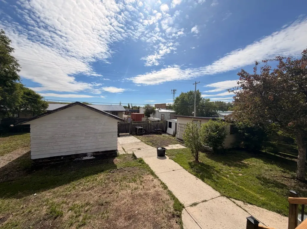 423 Bruce Avenue Carbon AB T0M 0L0