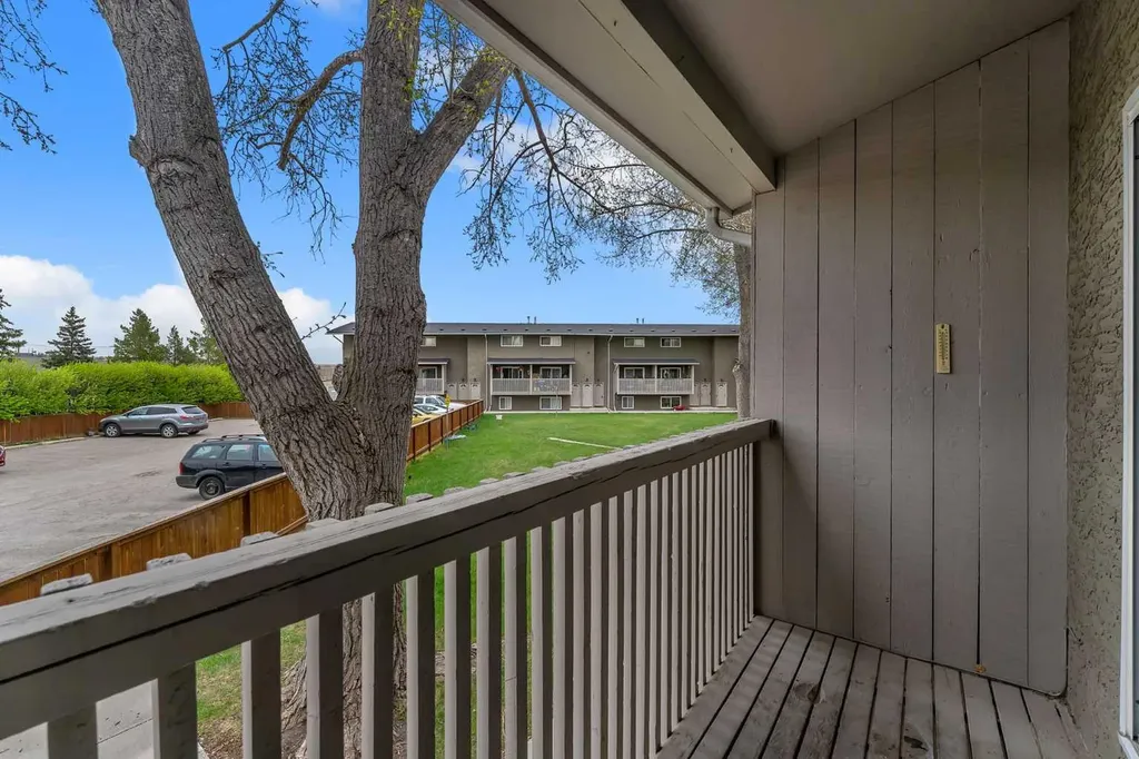 8112 36 Avenue NW Calgary AB T3B 3P3