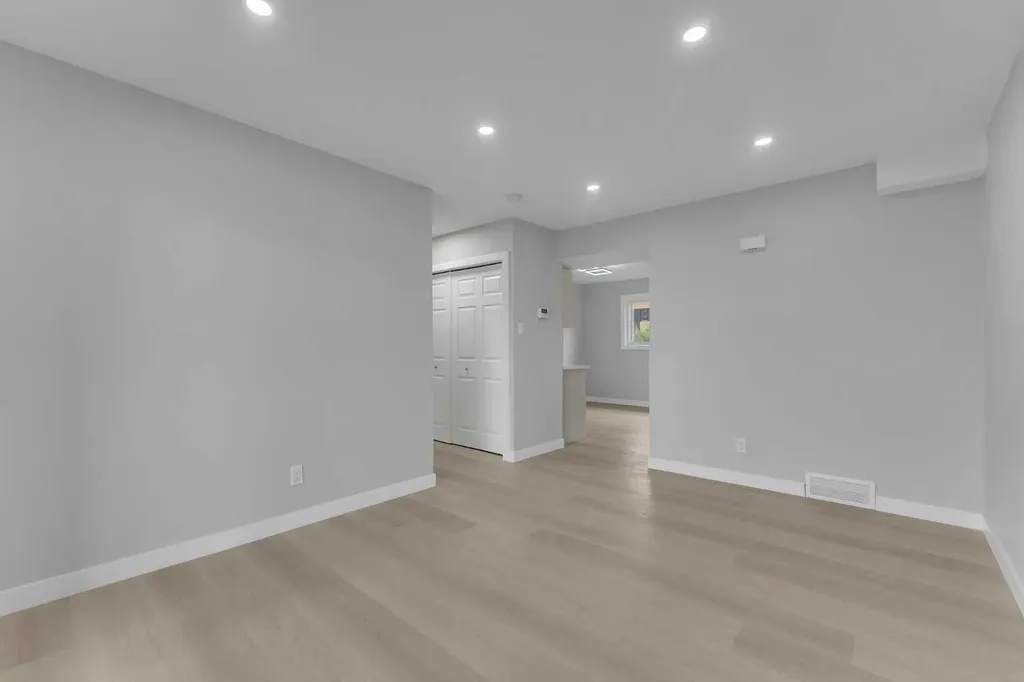 8112 36 Avenue NW Calgary AB T3B 3P3