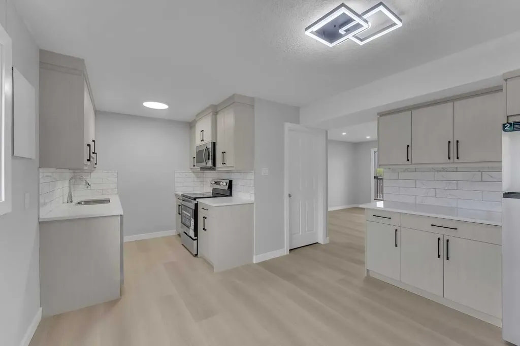 8112 36 Avenue NW Calgary AB T3B 3P3