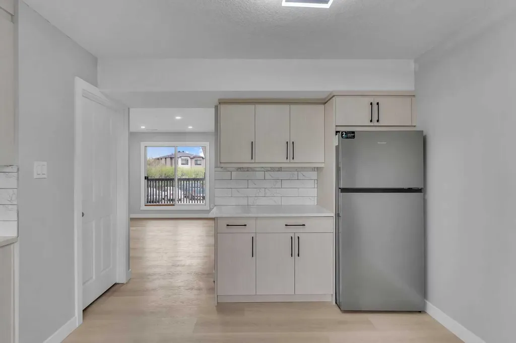 8112 36 Avenue NW Calgary AB T3B 3P3