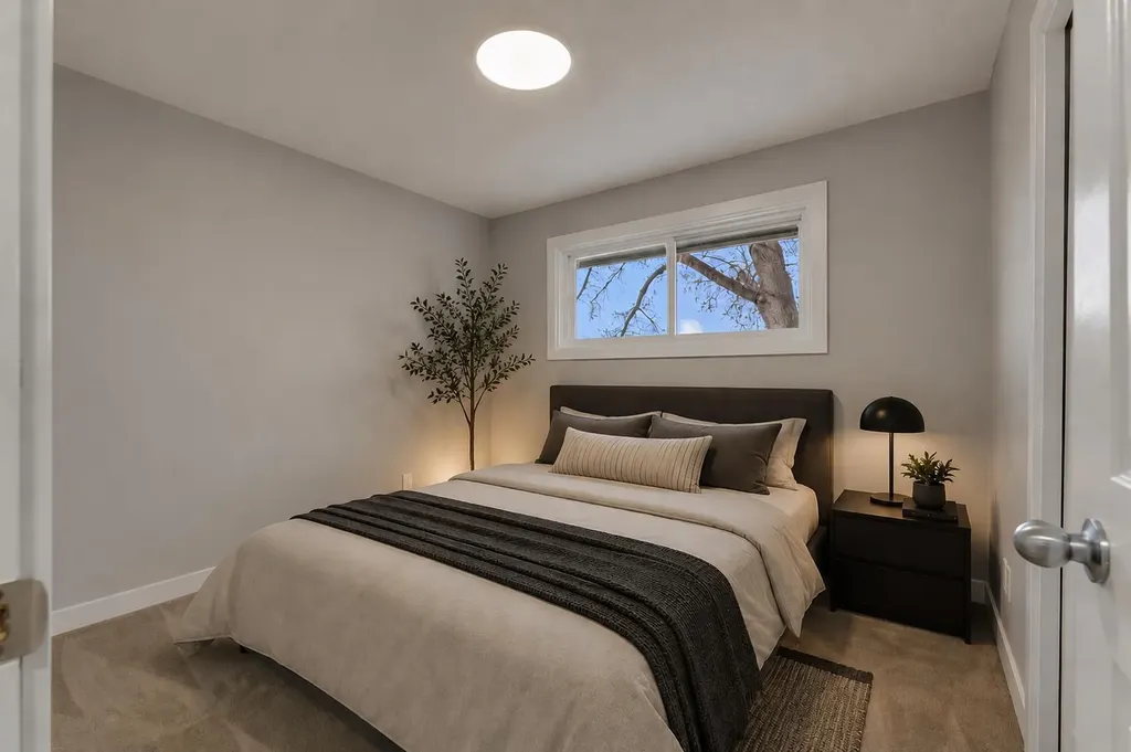 8112 36 Avenue NW Calgary AB T3B 3P3