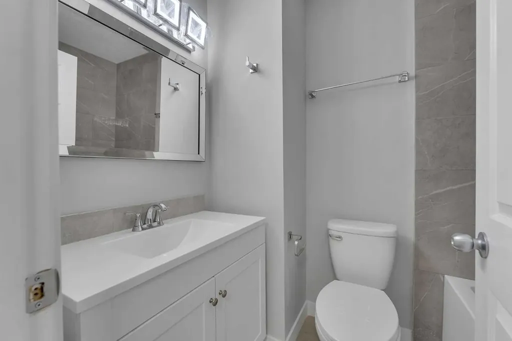 8112 36 Avenue NW Calgary AB T3B 3P3
