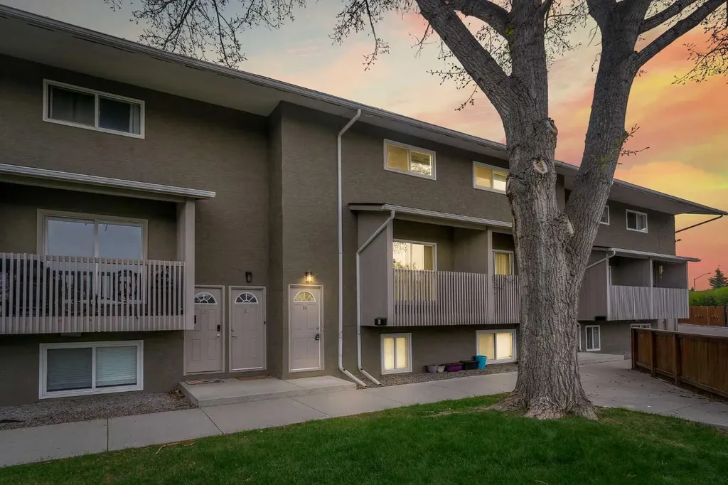 8112 36 Avenue NW Calgary AB T3B 3P3