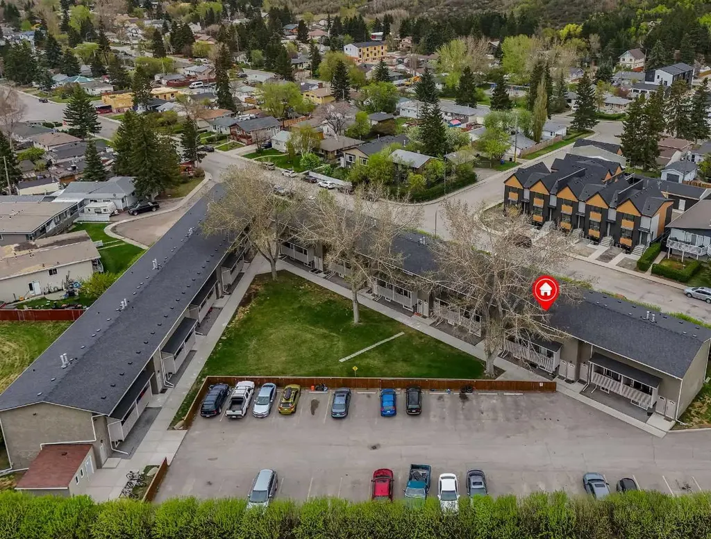 8112 36 Avenue NW Calgary AB T3B 3P3