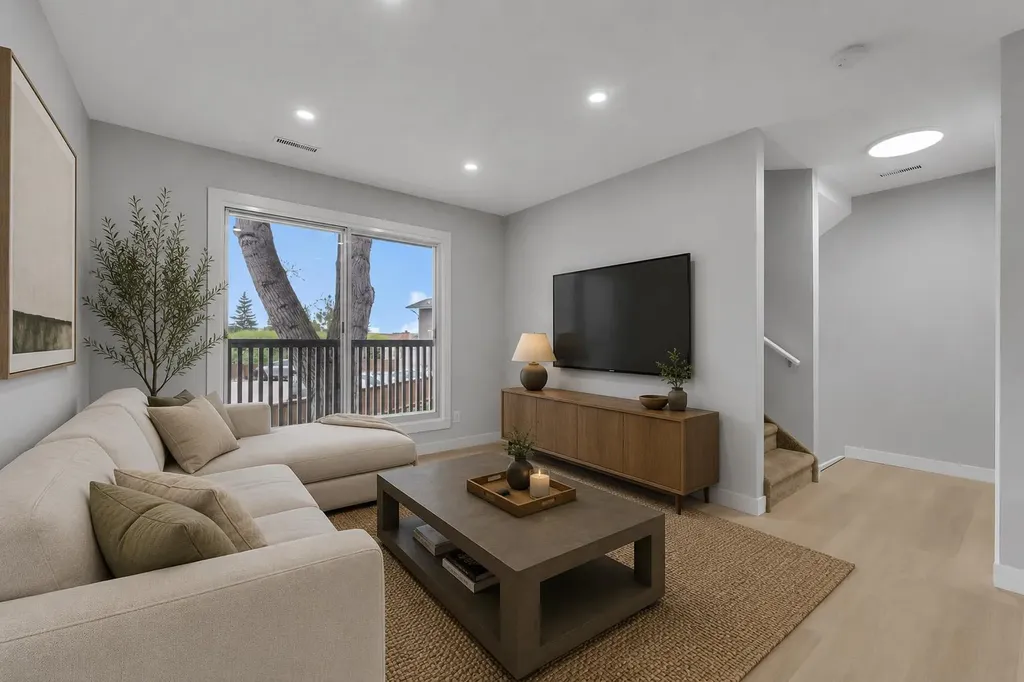 8112 36 Avenue NW Calgary AB T3B 3P3