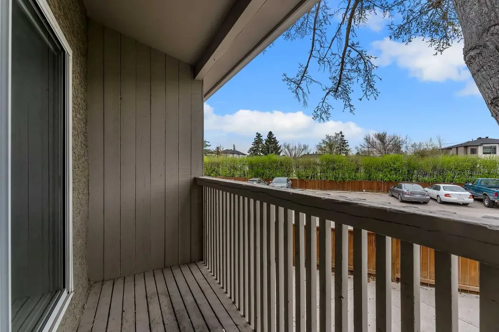 8112 36 Avenue NW Calgary AB T3B 3P3