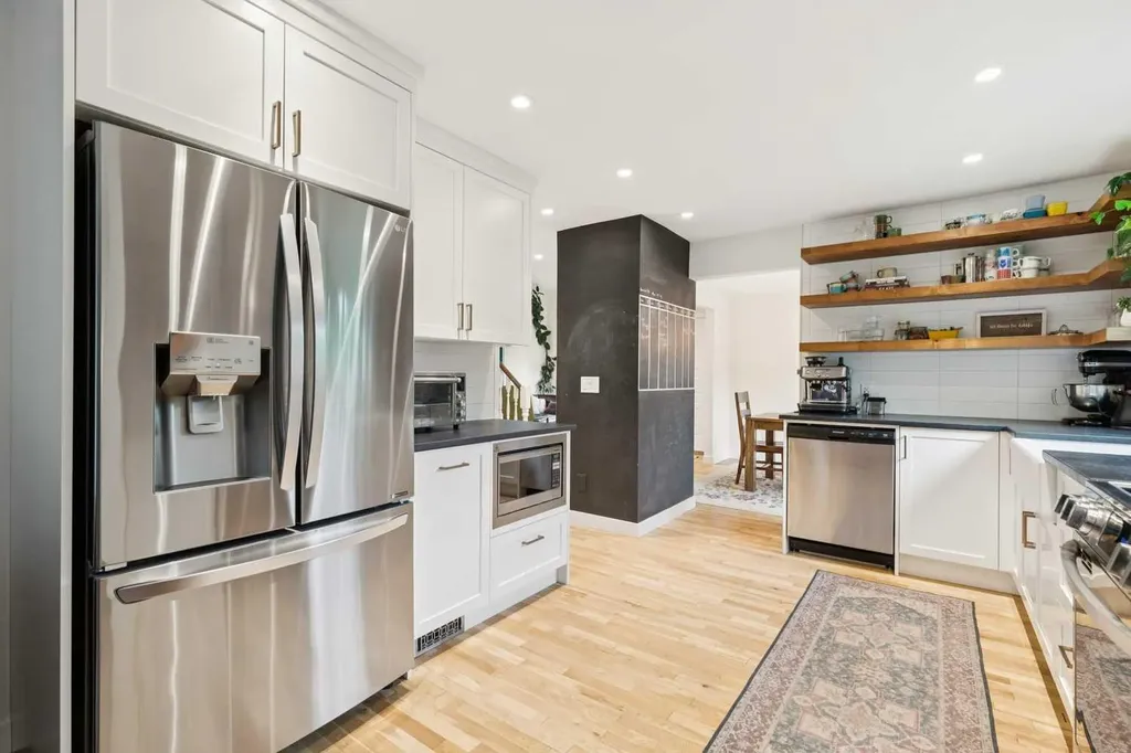312 Shawcliffe Circle SW Calgary AB T2Y 1A4