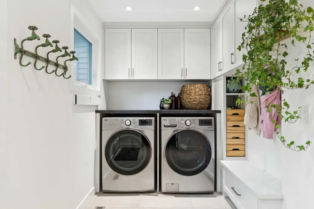 312 Shawcliffe Circle SW Calgary AB T2Y 1A4