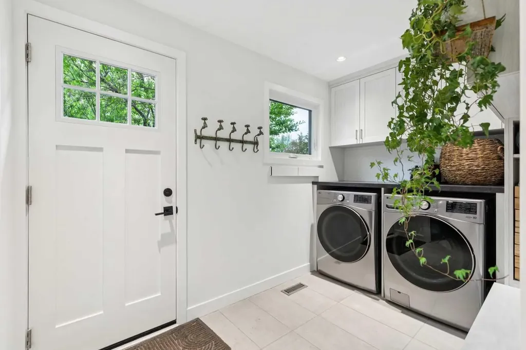312 Shawcliffe Circle SW Calgary AB T2Y 1A4