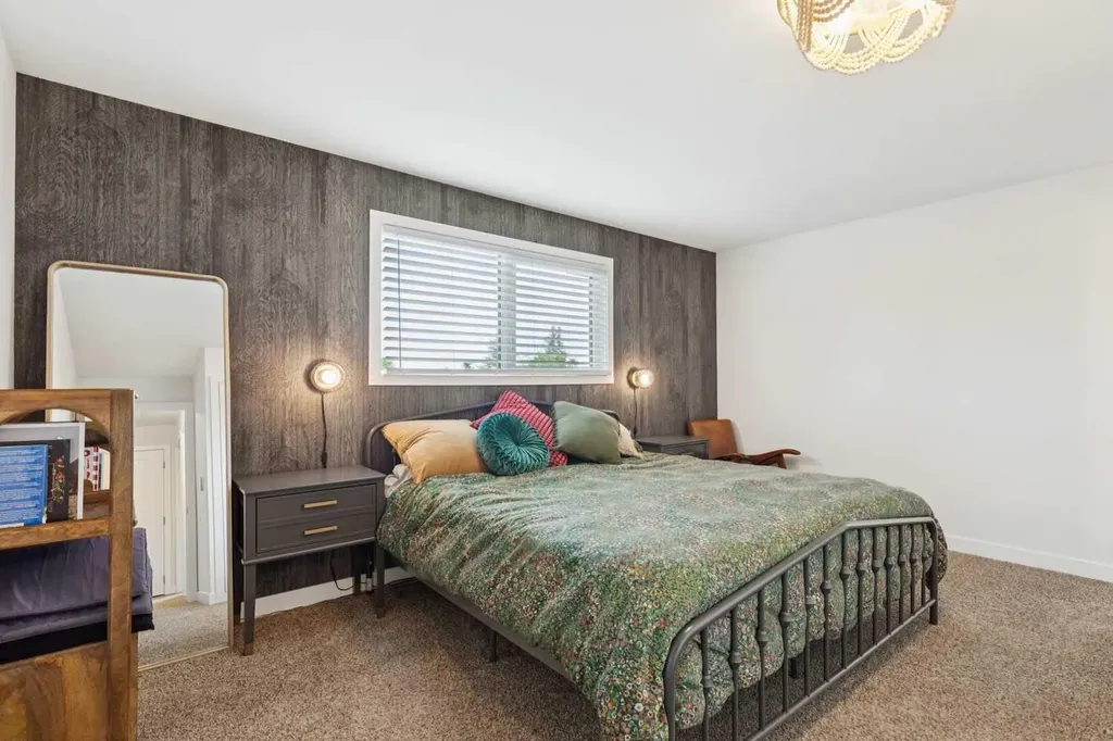 312 Shawcliffe Circle SW Calgary AB T2Y 1A4