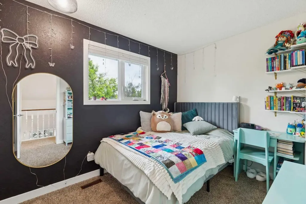 312 Shawcliffe Circle SW Calgary AB T2Y 1A4