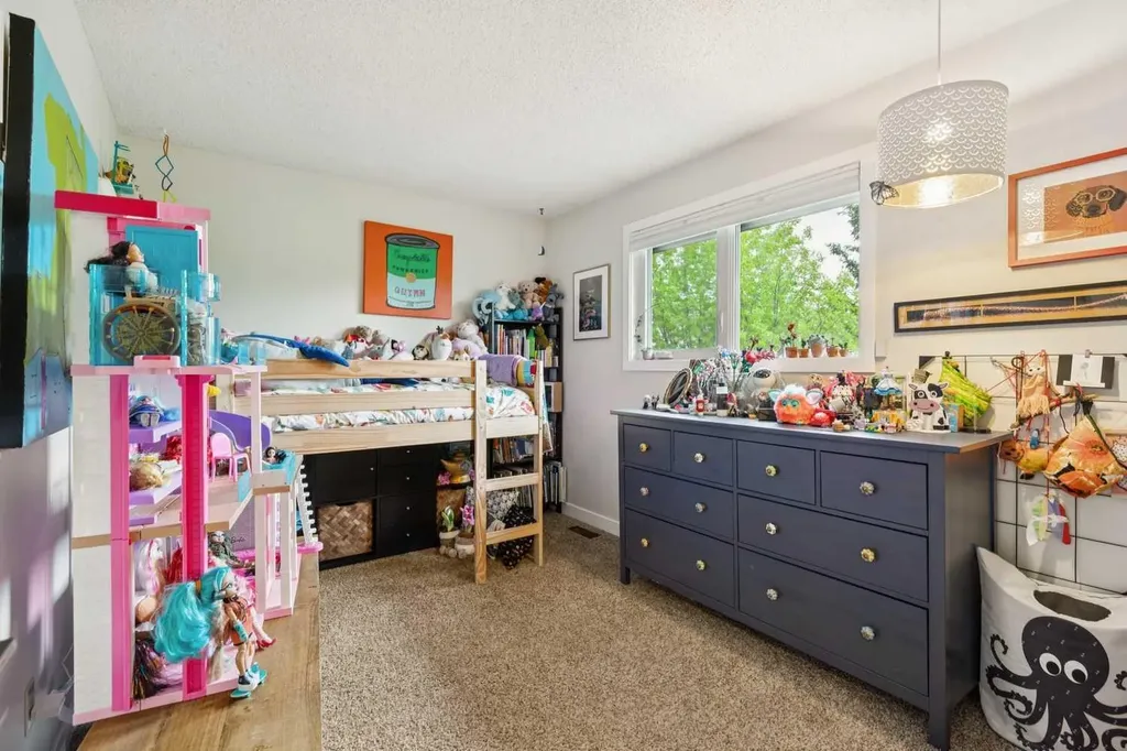 312 Shawcliffe Circle SW Calgary AB T2Y 1A4